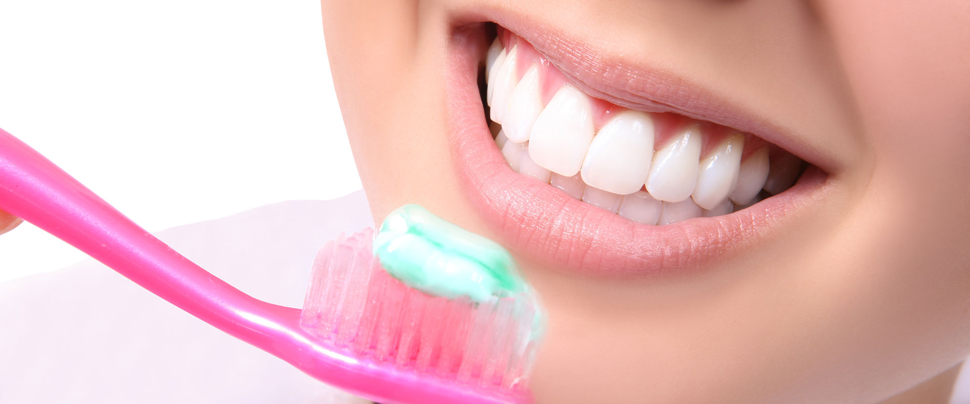 Îngrijirea dinților și gingiilor seara